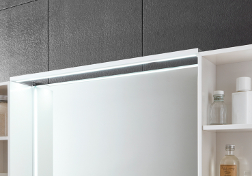 Marlin Bad 3250 Spiegelschrank mit seitlicher LED-Beleuchtung und Soft-Close, praktisches Design für Ihr Badezimmer